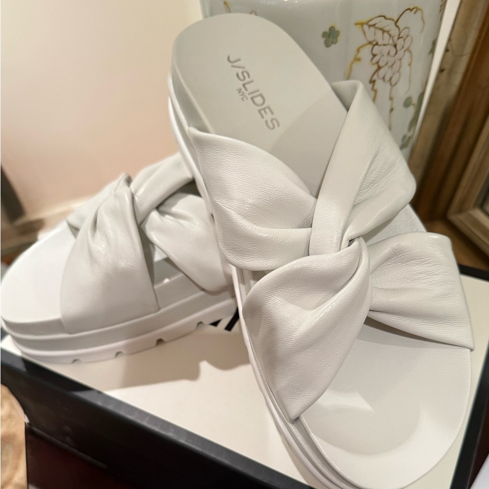 J/SLIDES White Sandals Sleek Minimalist Design sz 9 NIB
